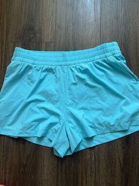 Athleta Aqua Weekender Shorts 4 in